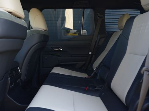 Used 2025 Lexus GX 550 AWD/4WD image 31
