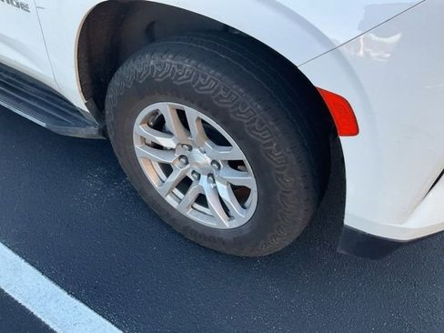 Used 2022 Chevrolet Tahoe LT w/ Luxury Package image 3