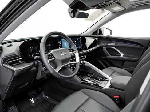 Certified 2025 Audi Q5 Premium w/ Convenience Package AWD/4WD image 4