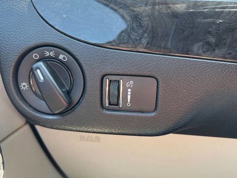 Used 2018 Dodge Grand Caravan SE w/ UConnect Hands-Free Group FWD image 17