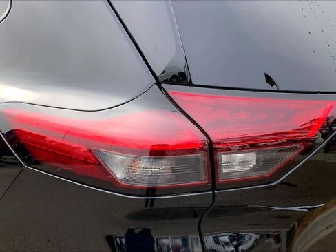 Used 2021 Nissan Rogue SL w/ Premium Package image 28