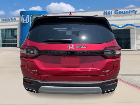 New 2025 Honda Pilot Touring image 4