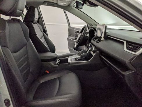 Used 2022 Toyota RAV4 XLE Premium image 24