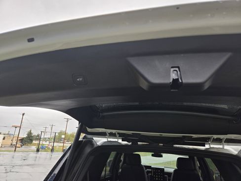 Used 2025 GMC Yukon Denali w/ Sun & Power Step Package image 39