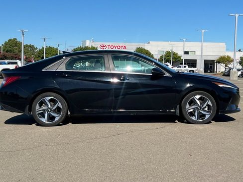 Used 2023 Hyundai Elantra Limited FWD image 3