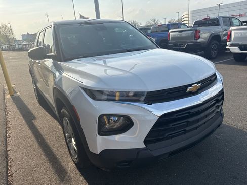 Used 2021 Chevrolet TrailBlazer L FWD image 3