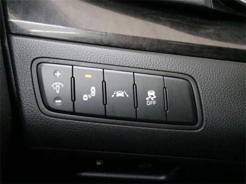 Used 2014 Kia Cadenza Premium w/ Technology Package image 25