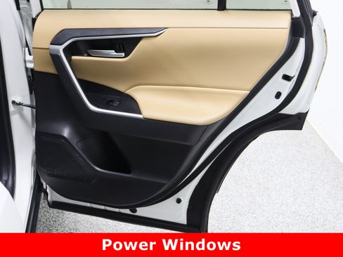 Used 2021 Toyota RAV4 XLE image 33