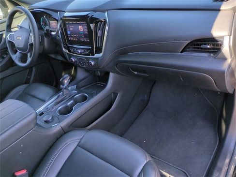 Used 2022 Chevrolet Traverse LT image 28