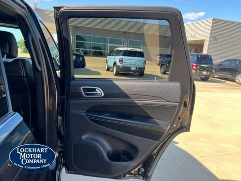 Used 2017 Jeep Grand Cherokee Limited RWD image 18