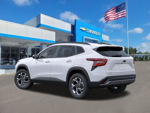 New 2026 Chevrolet Trax LT image 3