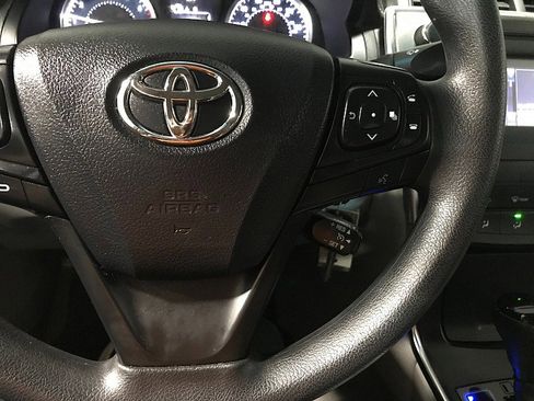 Used 2016 Toyota Camry LE image 25