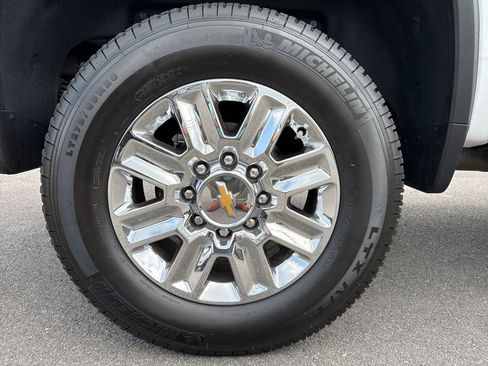 Used 2024 Chevrolet Silverado 2500 High Country w/ High Country Premium Package AWD/4WD image 12