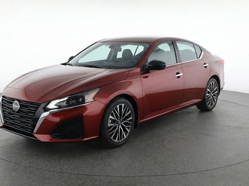 Used 2025 Nissan Altima 2.5 SV image 3