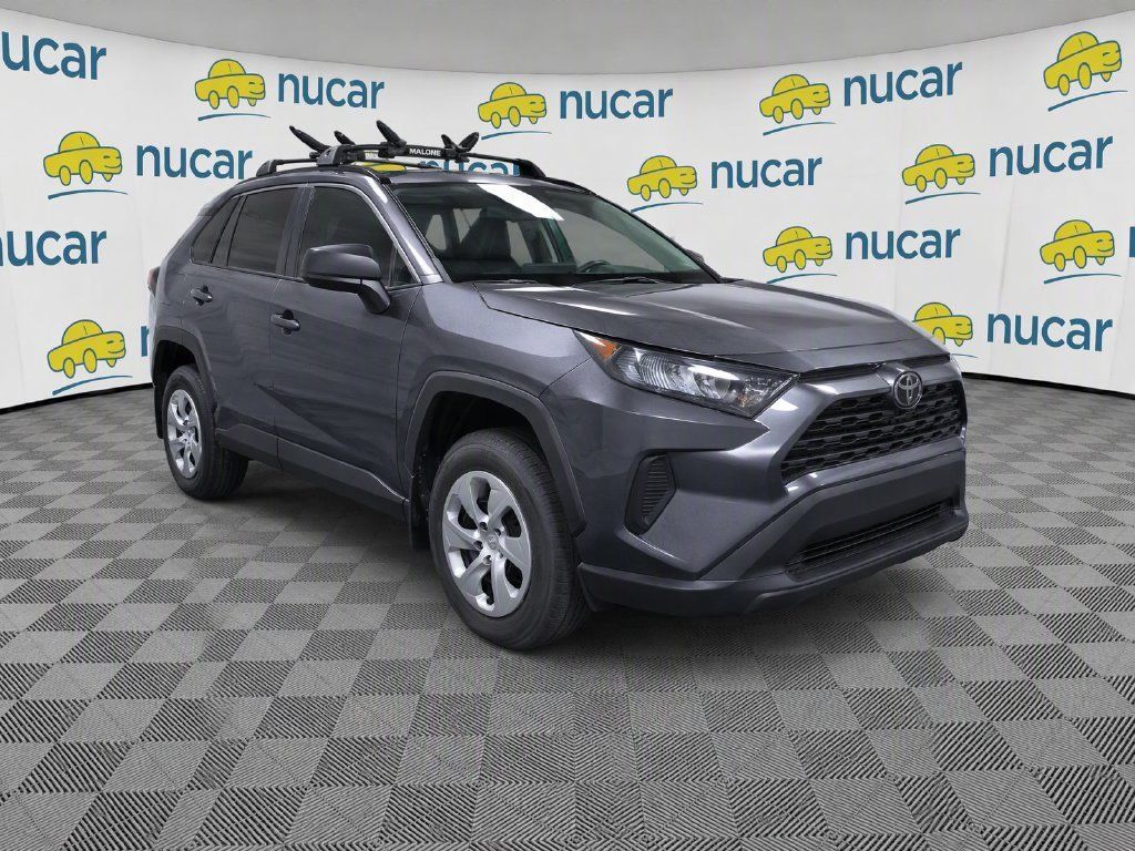 Used 2021 Toyota RAV4 LE AWD/4WD image 2