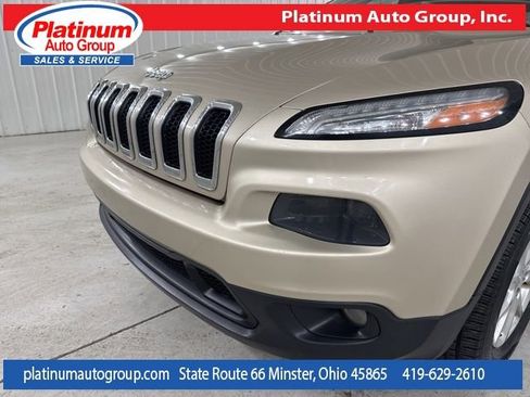 Used 2015 Jeep Cherokee Latitude w/ Comfort/Convenience Group AWD/4WD image 47