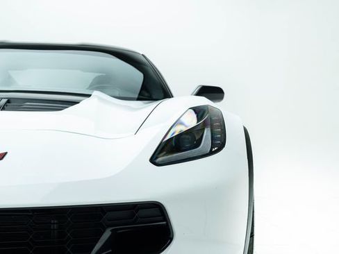 Used 2015 Chevrolet Corvette Z06 w/ 3LZ Preferred Equipment Group image 7