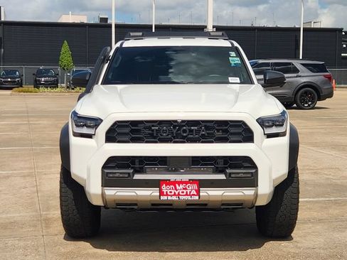 Certified 2025 Toyota 4Runner Trailhunter AWD/4WD image 2