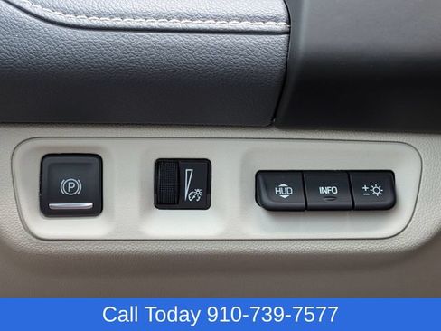Used 2023 GMC Acadia Denali w/ Denali Ultimate Package FWD image 19