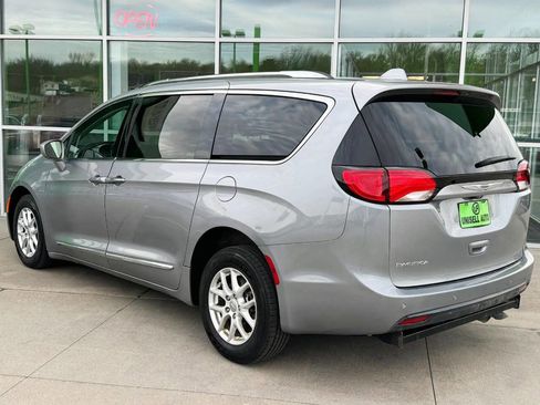 Used 2020 Chrysler Pacifica Touring-L image 6