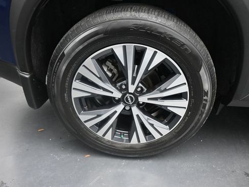 Used 2022 Nissan Rogue SV image 25