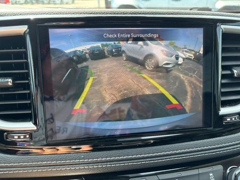 Used 2023 Chrysler Pacifica Touring-L FWD image 20
