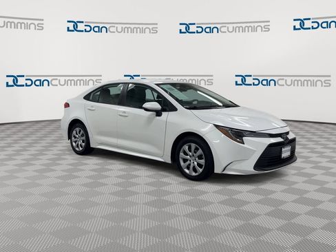 Used 2023 Toyota Corolla LE FWD image 2