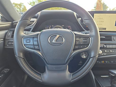 Certified 2023 Lexus ES 300h w/ Luxury Package image 20
