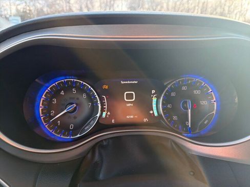 Used 2020 Chrysler Pacifica Touring-L w/ Advanced Safetytec Group image 14