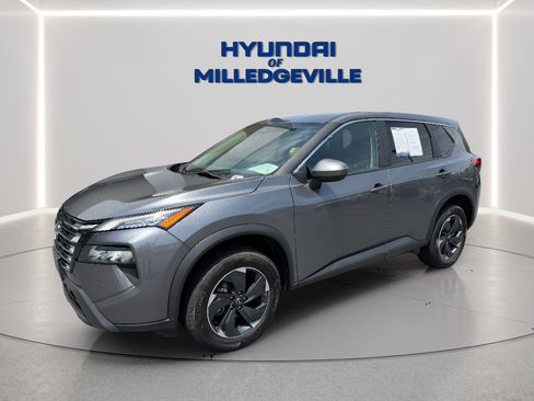Used 2024 Nissan Rogue SV AWD/4WD image 2