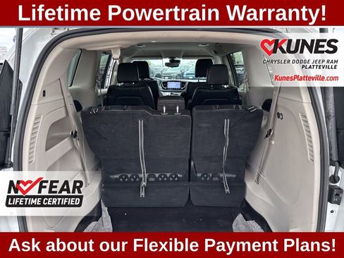 Used 2023 Chrysler Pacifica Touring-L FWD image 27