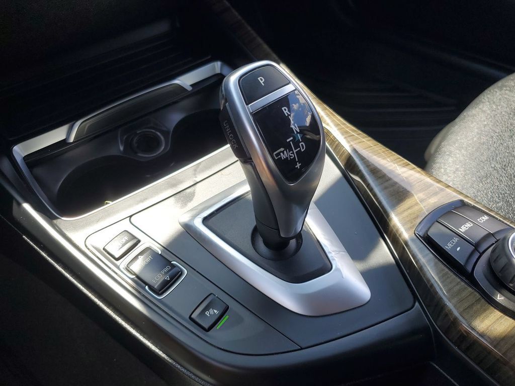 Used 2019 BMW 230i Coupe w/ Convenience Package RWD image 21