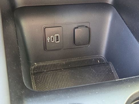 Used 2026 Ford Explorer Active AWD/4WD image 24