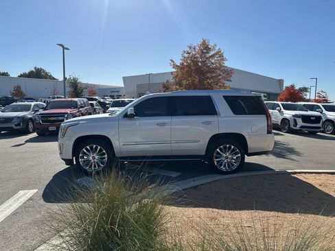 Used 2019 Cadillac Escalade Premium Luxury image 5