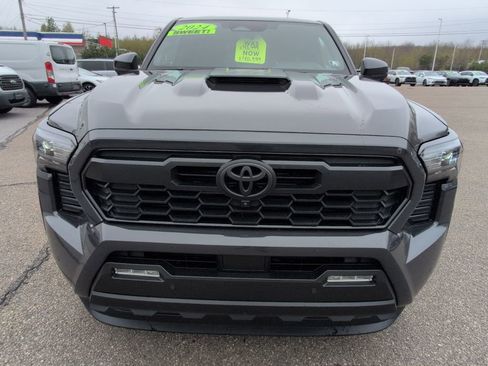 Used 2024 Toyota Tacoma TRD Sport w/ TRD Sport Premium Package AWD/4WD image 11