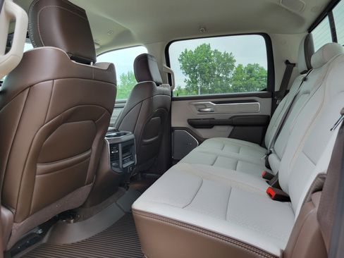 New 2026 RAM 1500 Laramie AWD/4WD image 17
