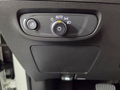 Used 2024 Buick Encore GX Sport Touring FWD image 19
