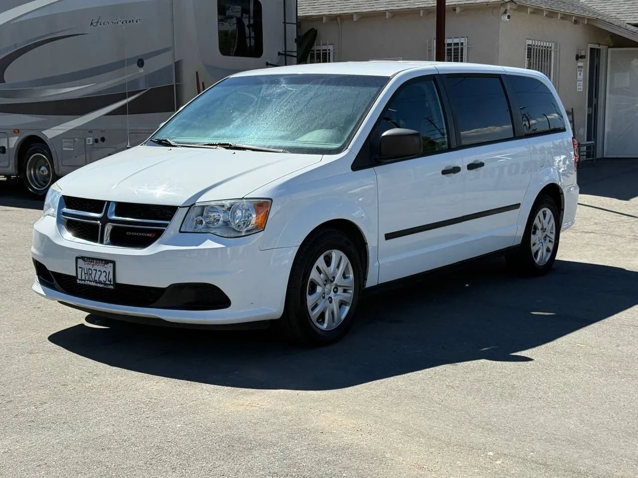 Used 2015 Dodge Grand Caravan American Value Package w/ UConnect Hands-Free Group FWD image 7
