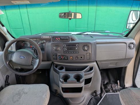 Used 2010 Ford E-450 and Econoline 450 Super Duty image 19