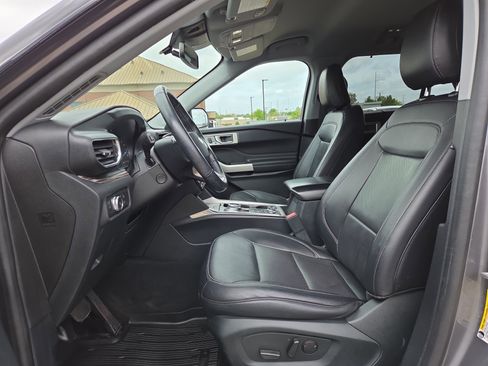 Used 2021 Ford Explorer Limited w/ Equipment Group 301A AWD/4WD image 10