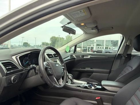 Used 2014 Ford Fusion SE FWD image 15