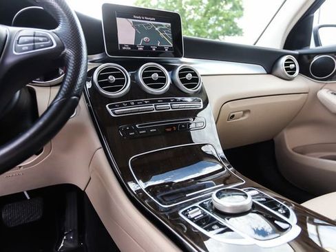 Used 2017 Mercedes-Benz GLC 300 4MATIC image 38
