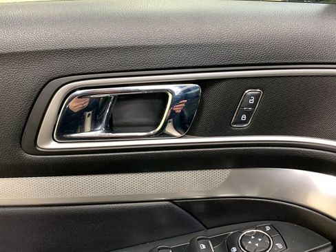 Certified 2017 Ford Explorer XLT w/ Equipment Group 202A image 30