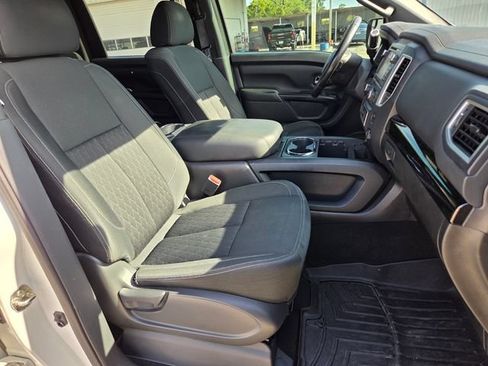 Used 2018 Nissan Titan SV w/ SV Convenience Package RWD image 16