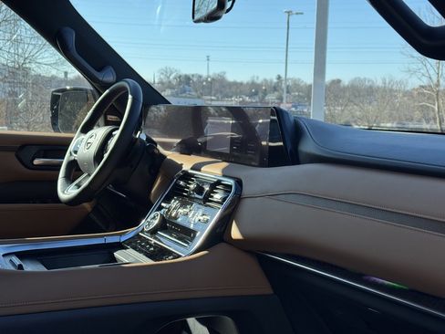 Used 2025 Nissan Armada SL w/ Captain's Chari Seat Package image 10