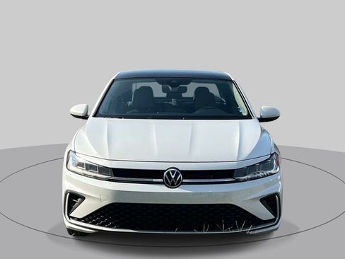 Used 2025 Volkswagen Jetta SE FWD image 8