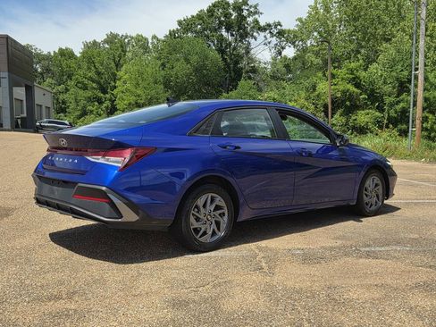 Used 2024 Hyundai Elantra SEL FWD image 4