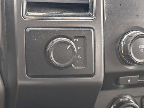 Used 2018 Ford F150 XLT AWD/4WD image 11