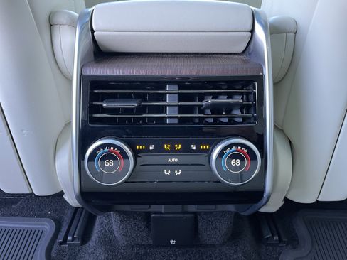 Used 2024 Land Rover Range Rover SE image 26