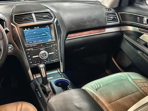 Used 2017 Ford Explorer Platinum AWD/4WD image 28